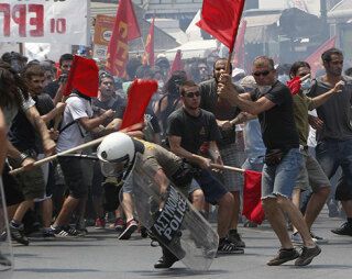 Protesters-beat-a-riot-po-010.jpg