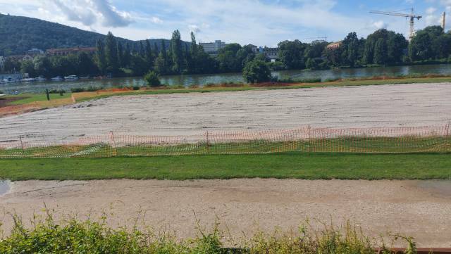 Heidelberg, noch von den Hochwasserfolgen betroffene Teile der Neckarwiese.