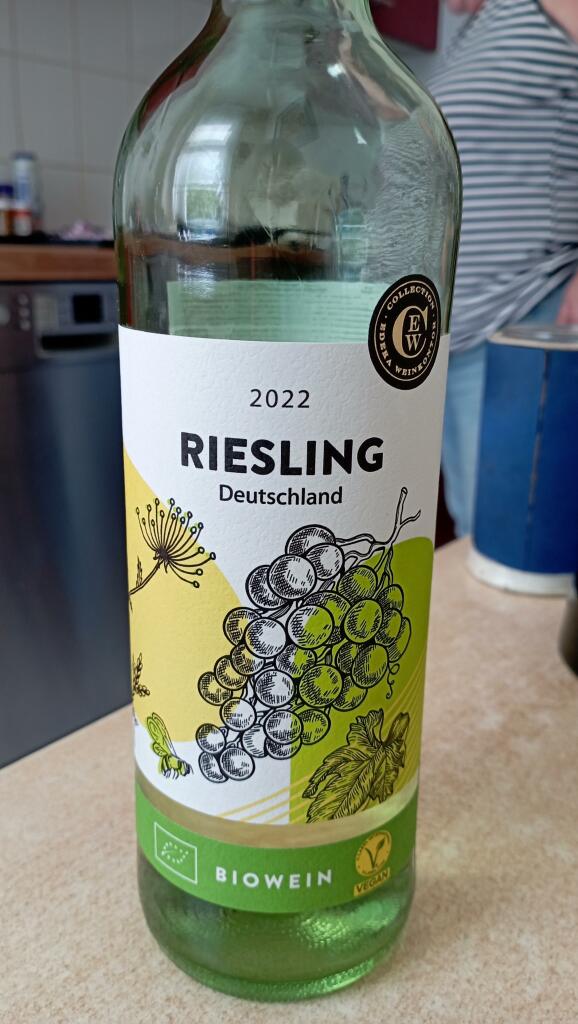 Bartgrüne Weißweinflasche
Riesling 
🇩🇪
