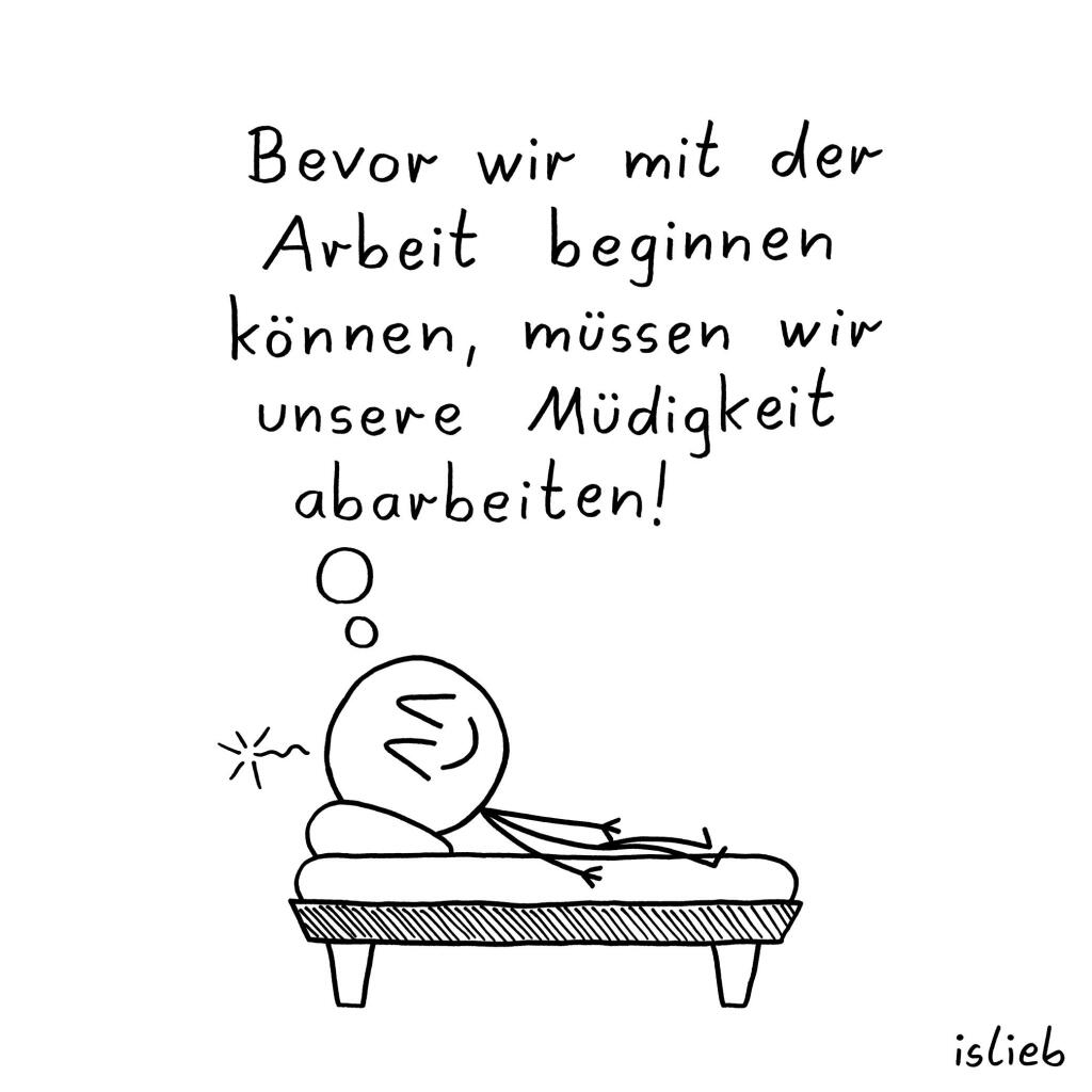 Comic. Eine Figur liegt zufrieden im Bett und denkt: "Bevor wir mit der Arbeit beginnen können, müssen wir unsere Müdigkeit abarbeiten!"