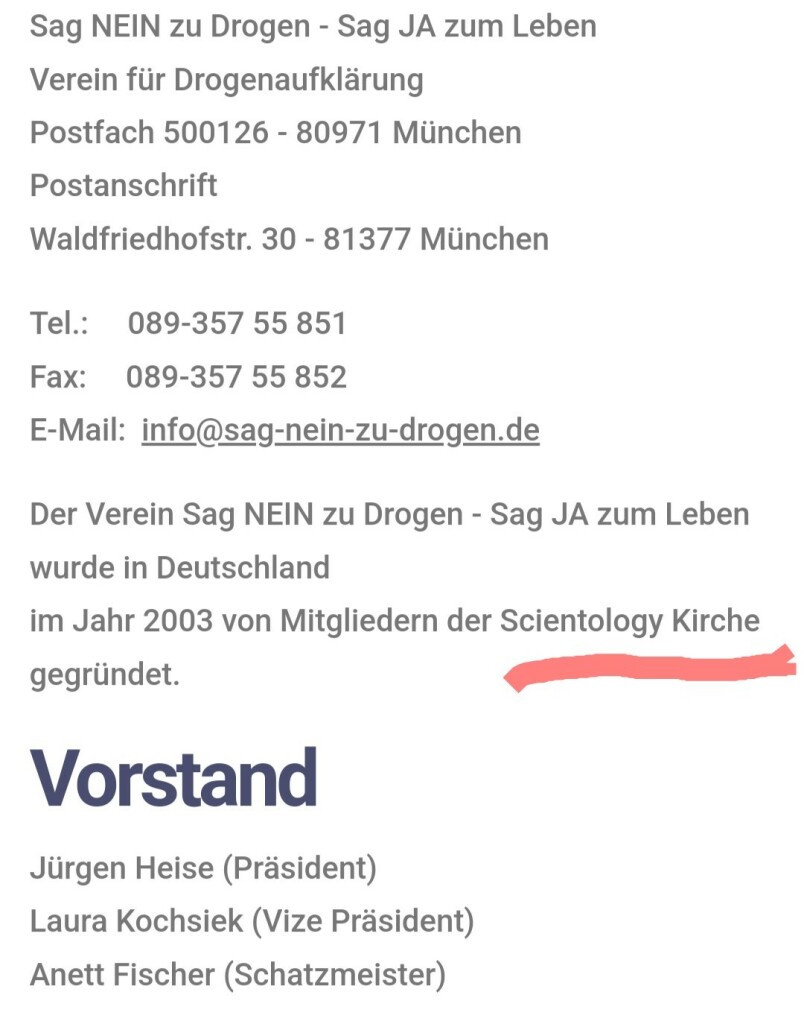 Screenshot des Impressums der Website des Vereins "Sag NEIN zu Drogen - Sag JA zum Leben" auf dem der Hinweis, dass der Verein 2003 von Mitgliedern der "Scientology Kirche" gegründet wurde, nachträglich rot unterstrichen wurde