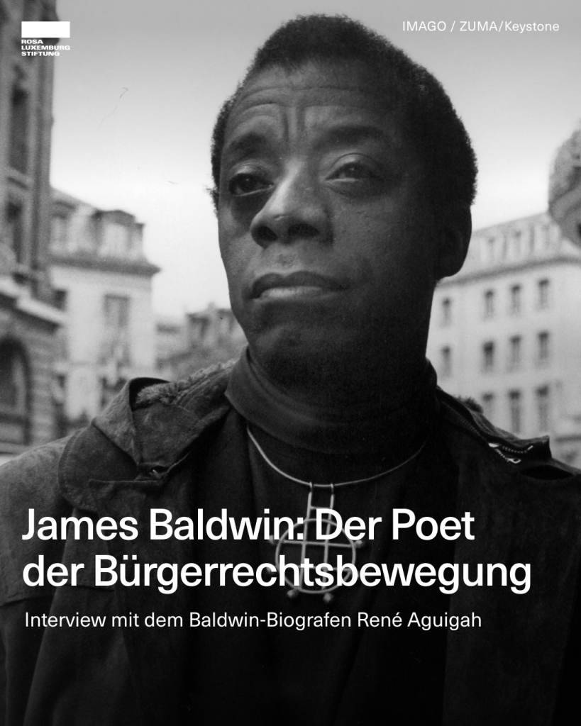 Ein Schwarzweißfoto von James Baldwin, zusmamen mit dem Text: "James Baldwin: Der Poet der Bürgerrechtsbewegung. Interview mit dem Baldwin-Biografen René Aguigah."