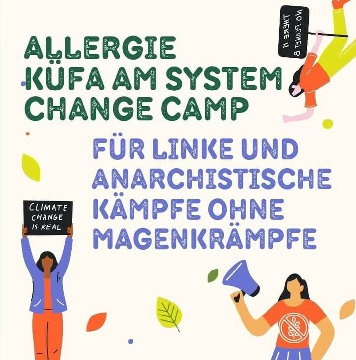 Links oben steht in grüner Schrift auf weißem Hintergrund „Allergie KüFa am System Change Camp“. Darunter steht in lila Schrift „Für linke und anarchistische Kämpfe ohne Magenkrämpfe“. In den Ecken rechts und links unten, sowie rechts oben befinden sich Illustrationen von Menschen.