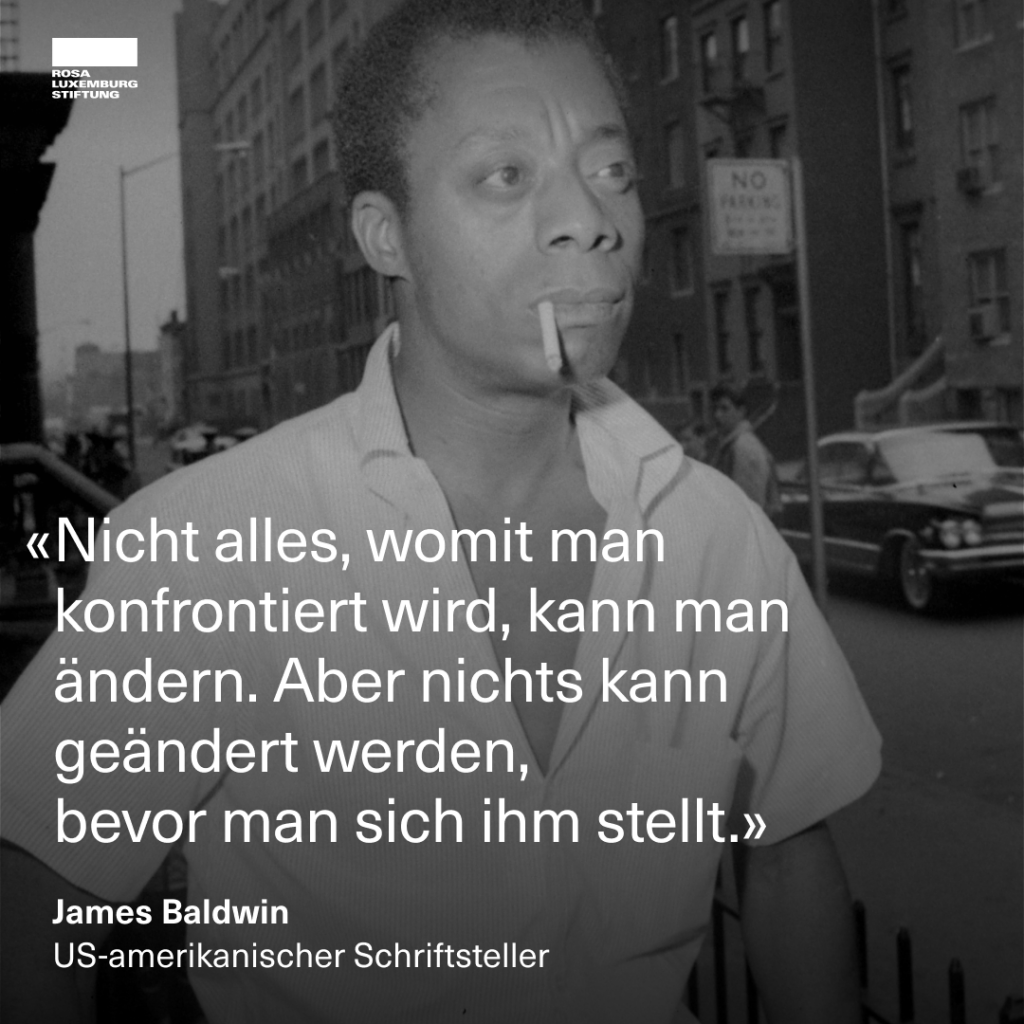 Ein schwarzweißfoto von James Baldwin mit dem Zitat: "Nicht alles, womit man konfrontiert wird, kann man ändern. Aber nichts kann geändert werden, bevor man sich ihm stellt."