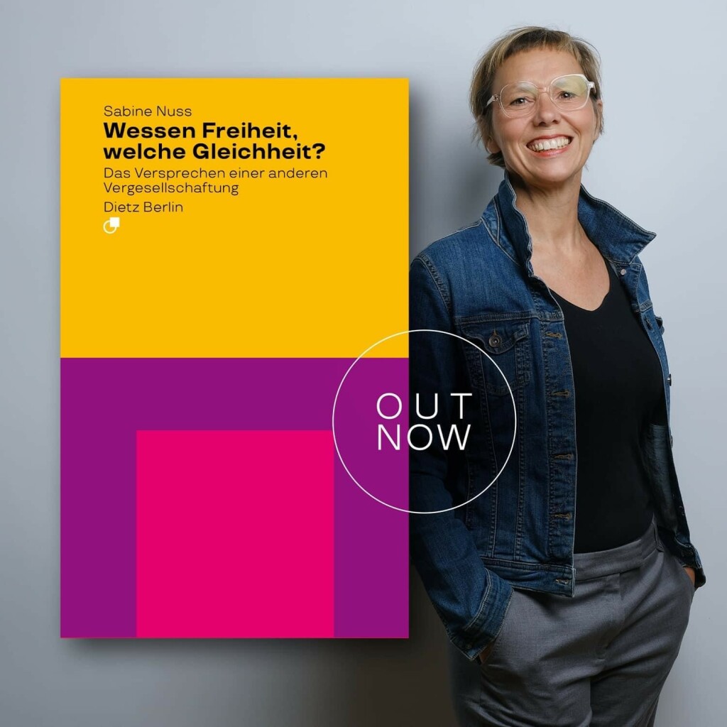 Neben dem Cover ihres neuen Buches »Wessen Freiheit, welche Gleichheit? Das Versprechen einer anderen Vergesellschaftung« ist ein Foto von Sabine Nuss (stehend) zu sehen. Dazu ein grafischer Button mit Aufschrift: OUT NOW. Foto: Kirsten Breustedt