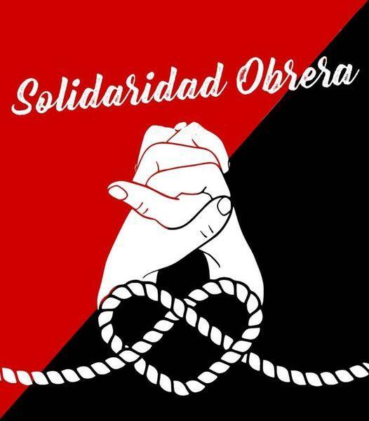 Graphik mit Schriftzug "Solidaridad Obrera" (=Arbeiter*innen-Solidarität) und zwei ineinander verschränkten Händen über einem herzförmigen Seilknoten, vor einem rot-schwarzen Hintergrund