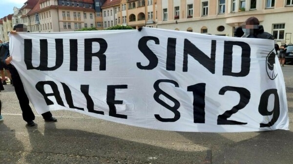 Foto: Transparent "Wir sind alle § 129" via de.indymedia.org (CC BY-NC-SA 3.0 DE)