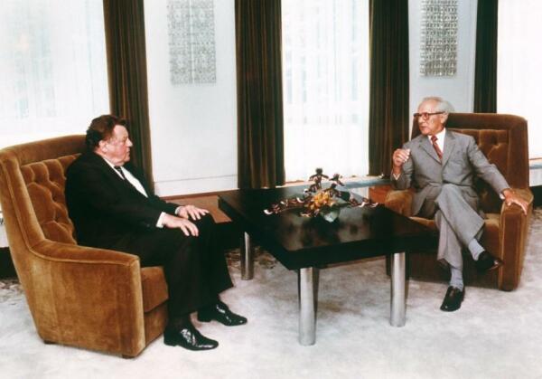 Franz Josef Strauß (links) und Erich Honecker (rechts) im Regierungsgästehaus Hubertusstock am Werbellinsee 