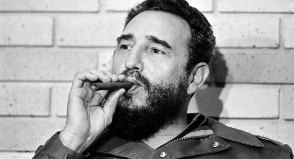 Fidel Castro mit Zigarre 