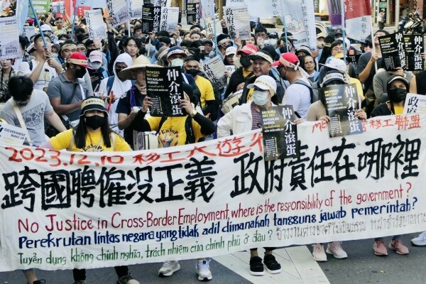 Südostasiatische Migranten protestieren in Taipeh gegen Diskriminierung als Wanderarbeiter:innen. Foto: Ralf Ruckus